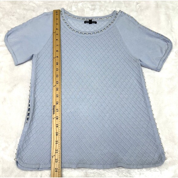 Leo & Ugo Women's Light Blue Textured Short Sleeve Pearl Neckline Sweater Sz M - Picture 9 of 16